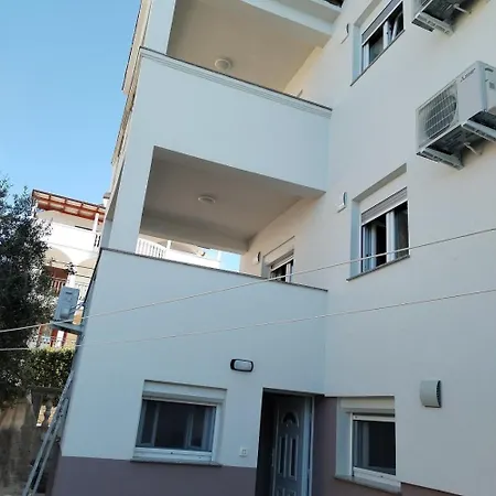 Domagoj דירה ביבינייה